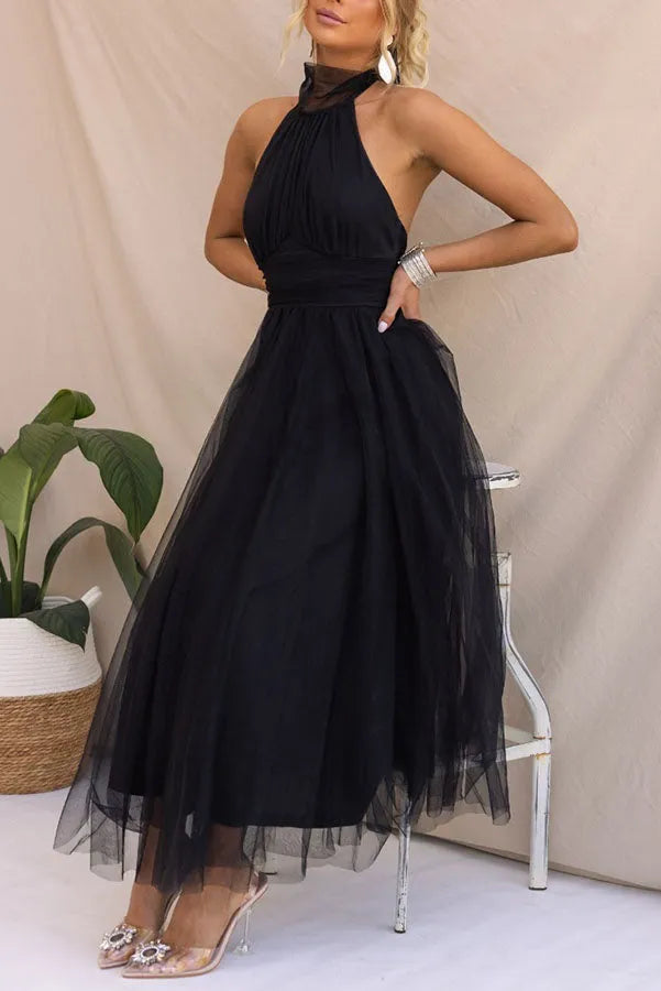 Stilvolles schulterfreies Abendkleid