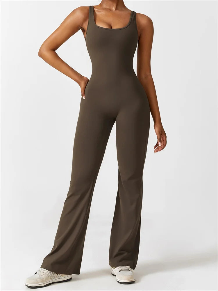 Ärmelloser Jumpsuit mit Cut-Out-Rücken und weitem Bein