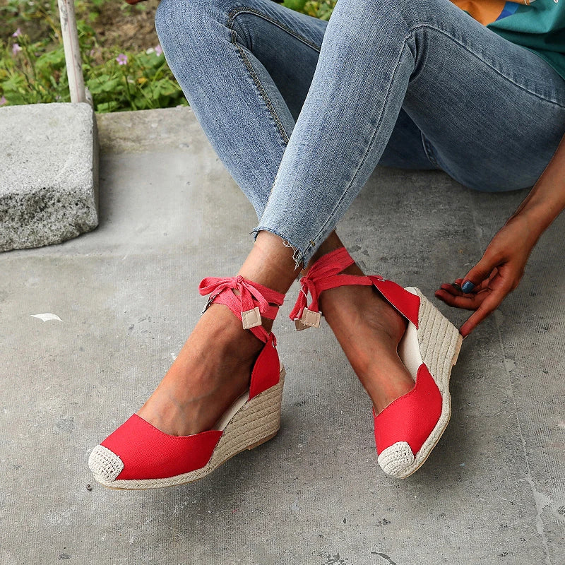 Elegante Damen-Sandalen mit spitzem Zehen und hohen Absätzen