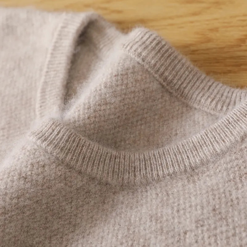 Modischer Strickpullover