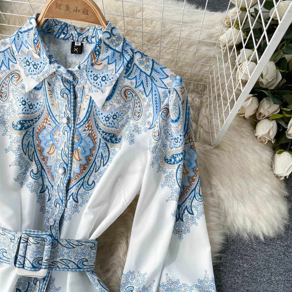 Tailliertes A-Linien-Kleid mit Blumenmuster