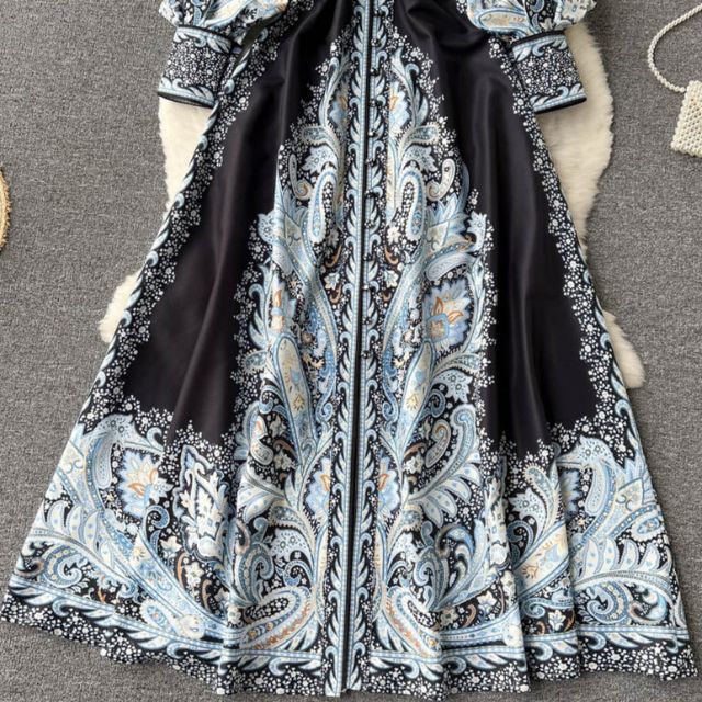 Tailliertes A-Linien-Kleid mit Blumenmuster