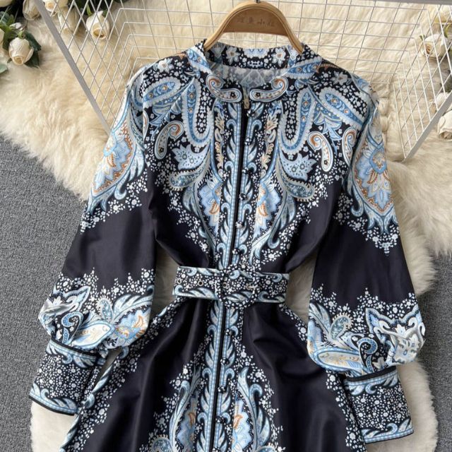 Tailliertes A-Linien-Kleid mit Blumenmuster