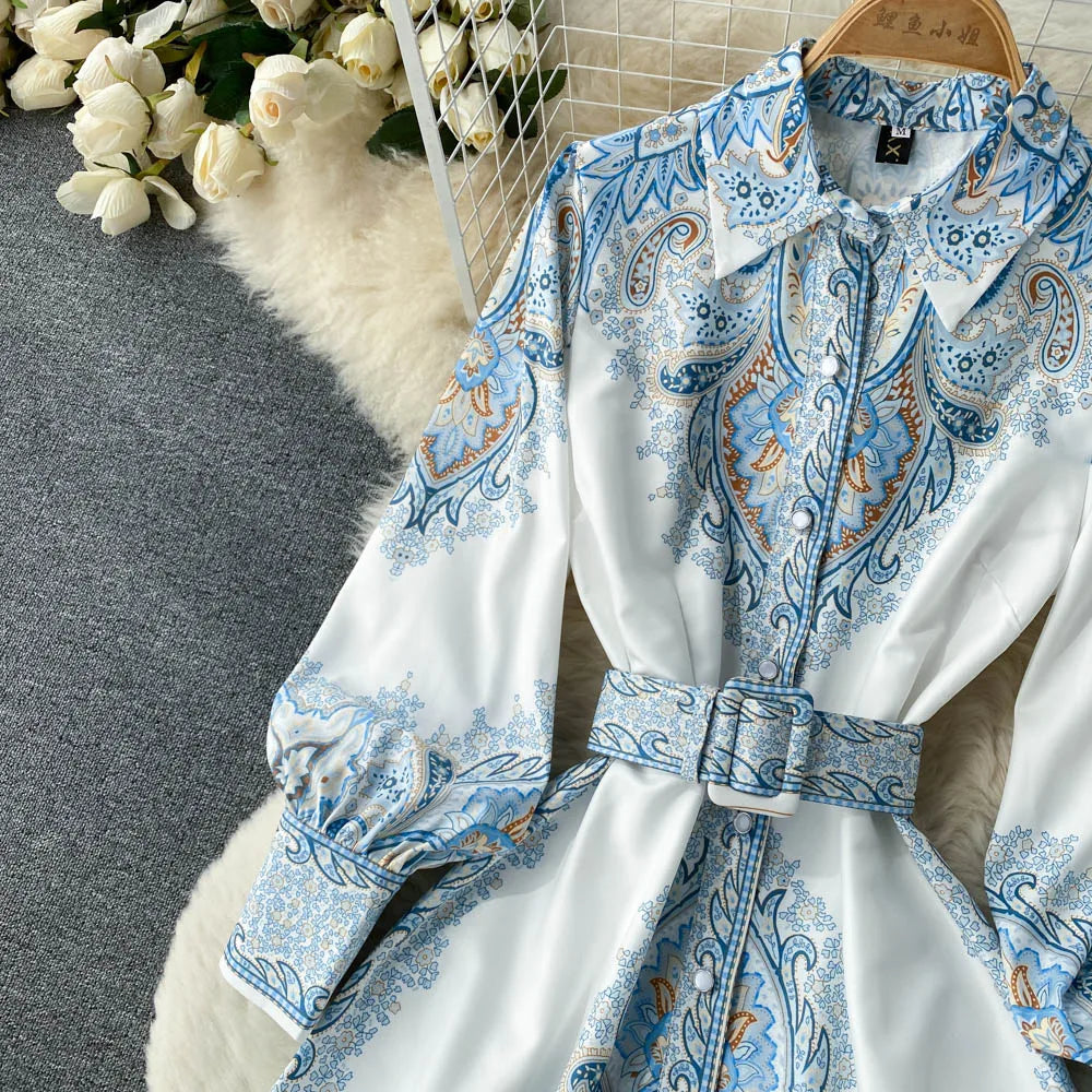 Tailliertes A-Linien-Kleid mit Blumenmuster