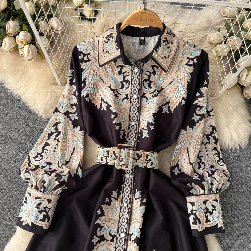 Tailliertes A-Linien-Kleid mit Blumenmuster