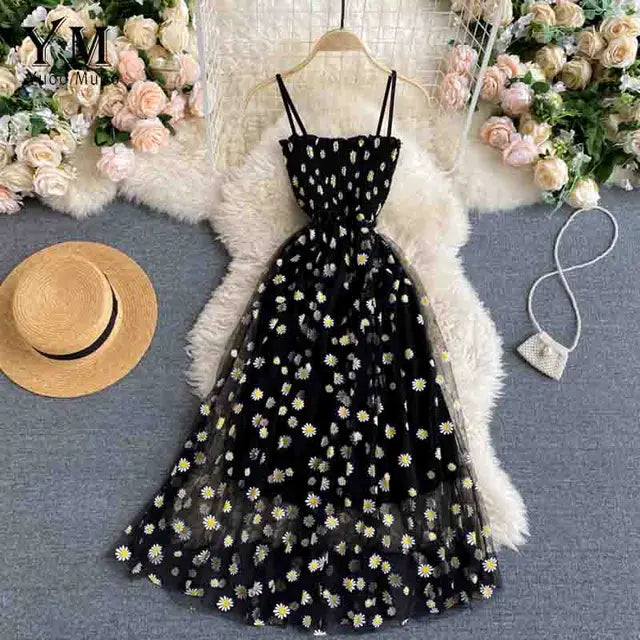 Sommerkleid für Damen mit Spaghetti-Trägern im Blumen-Gänseblümchen-Muster