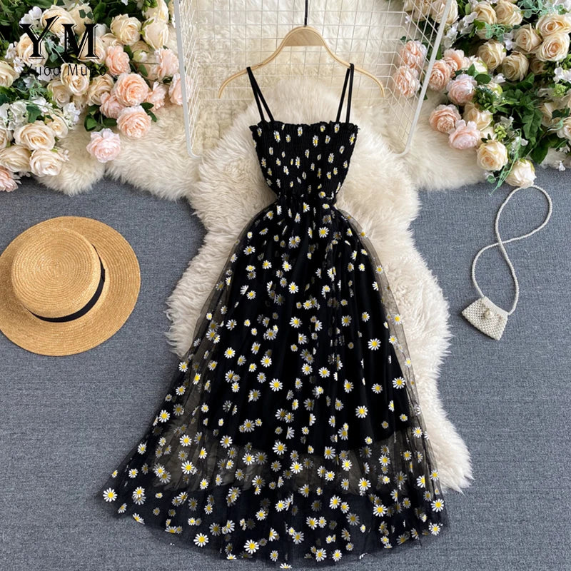 Sommerkleid für Damen mit Spaghetti-Trägern im Blumen-Gänseblümchen-Muster