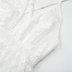 Stilvolles weißes Sommerkleid